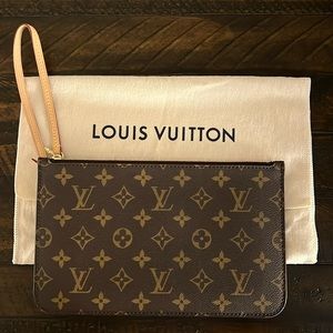 🤎🤍LOUIS VUITTON Neverfull Pouch (MM/GM size), NEW in Monogram w/Beige Interior